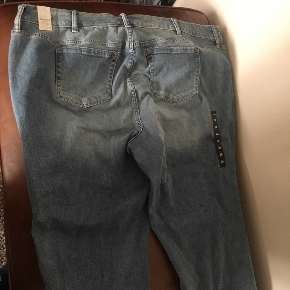 Torrid boyfriend crop distressed jeans 24 and 26 - Picture 6 of 8